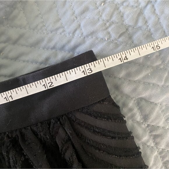 ⭐ 3/$15 J. Crew Size 2P Floral Textured Black Mini Skirt With Back Zipper - Picture 9 of 10